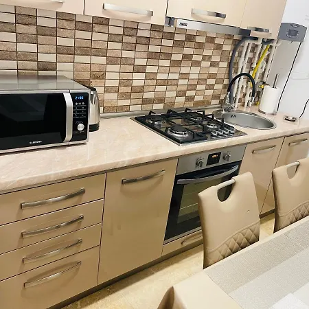 Apartment Solid - 4 Mamaia